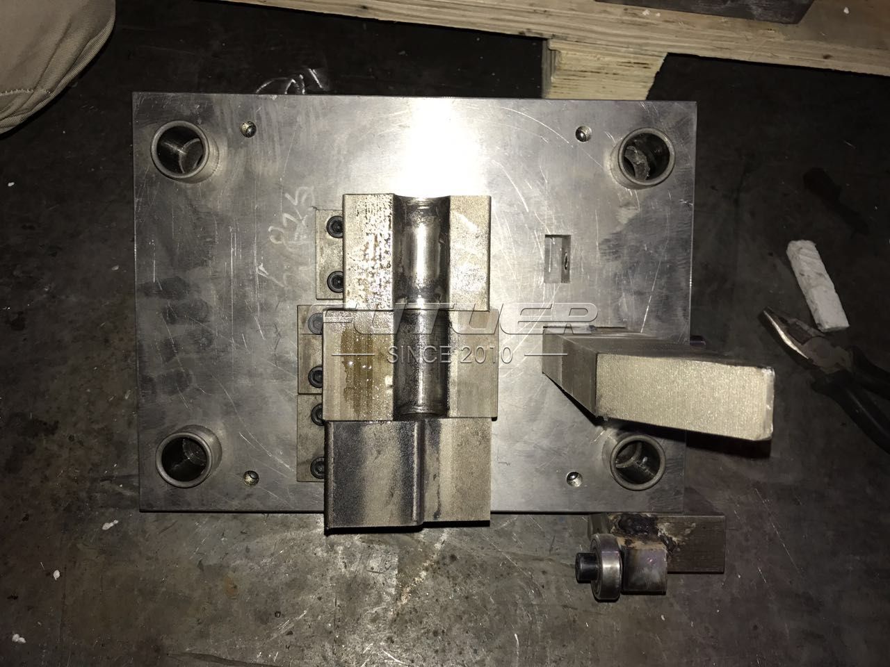 flag_hinge_bending_mold_(1).jpg