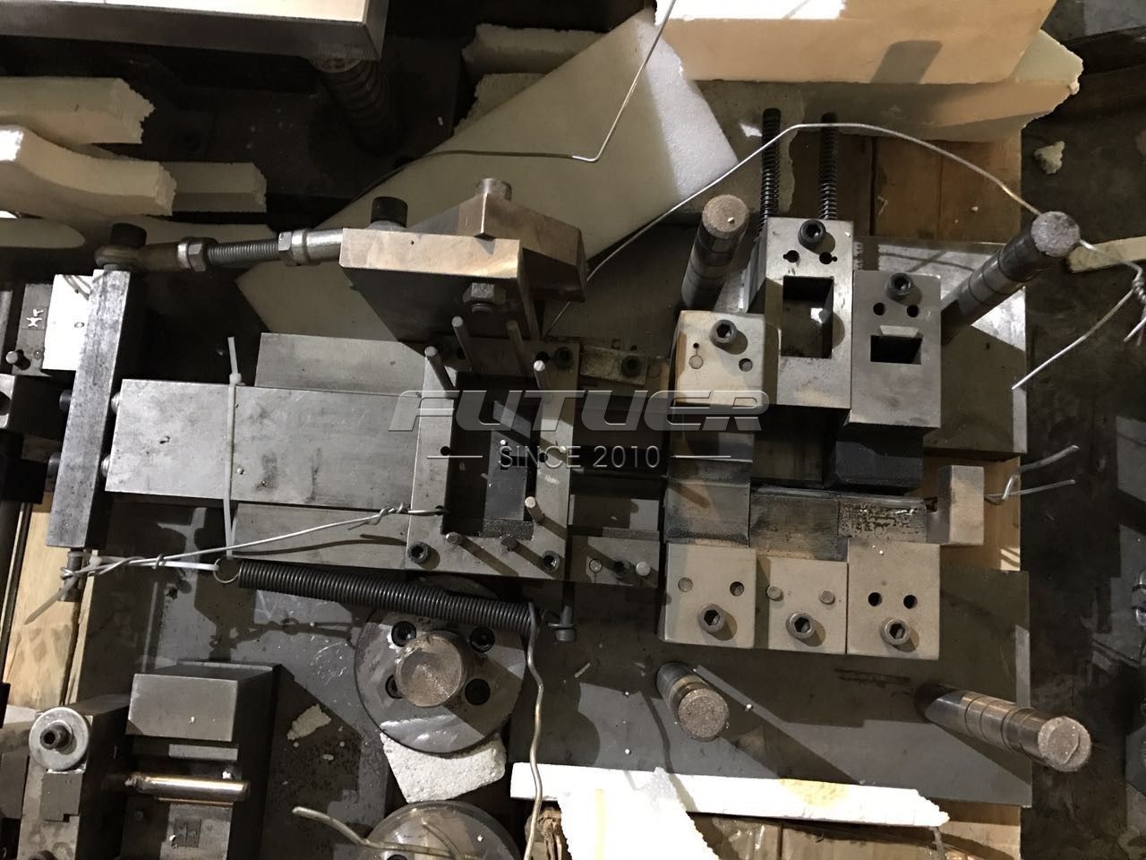 flag_hinge_bending_mold_(2).jpg