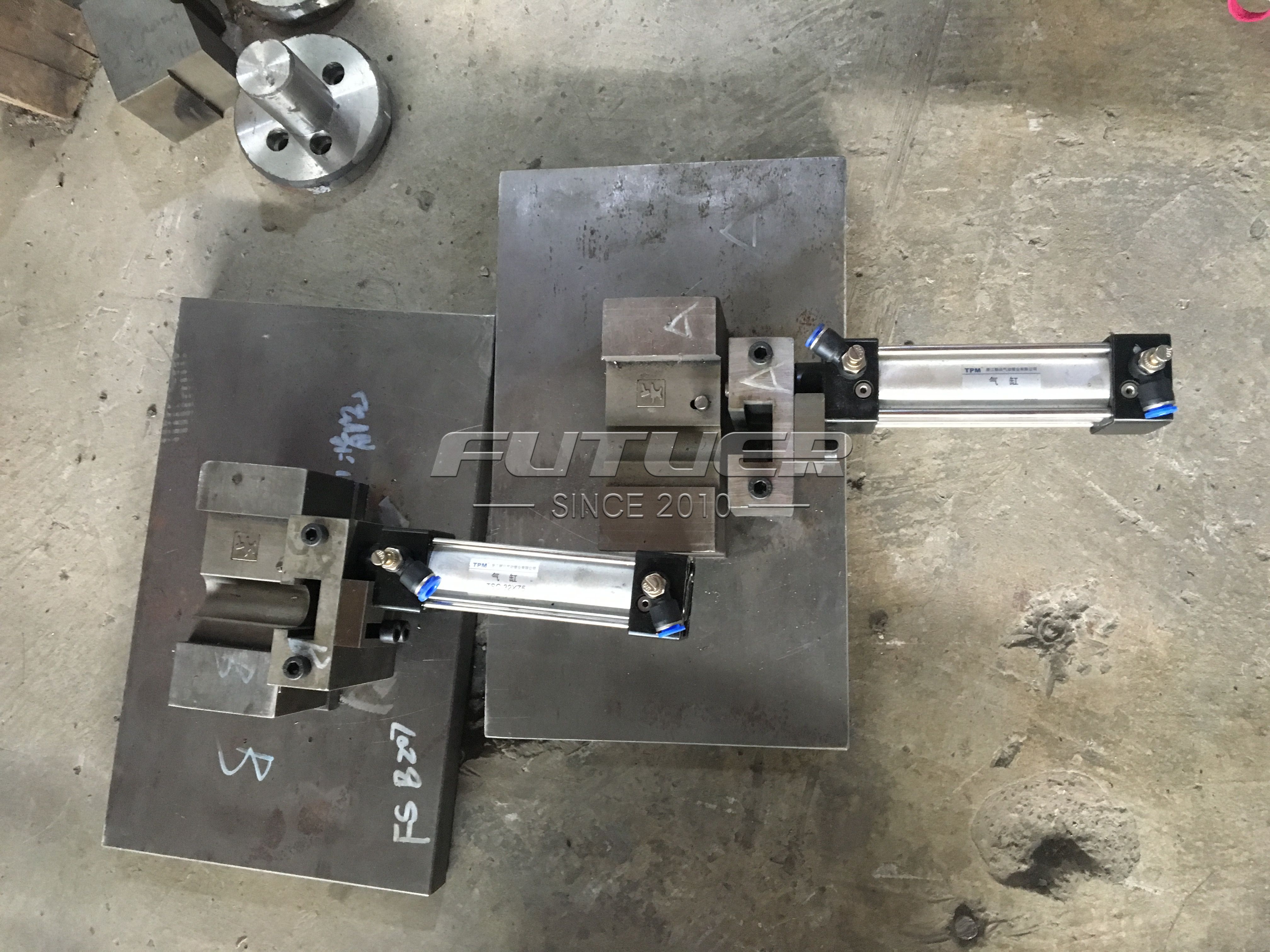 flag_hinge_bending_mold_(3).jpg