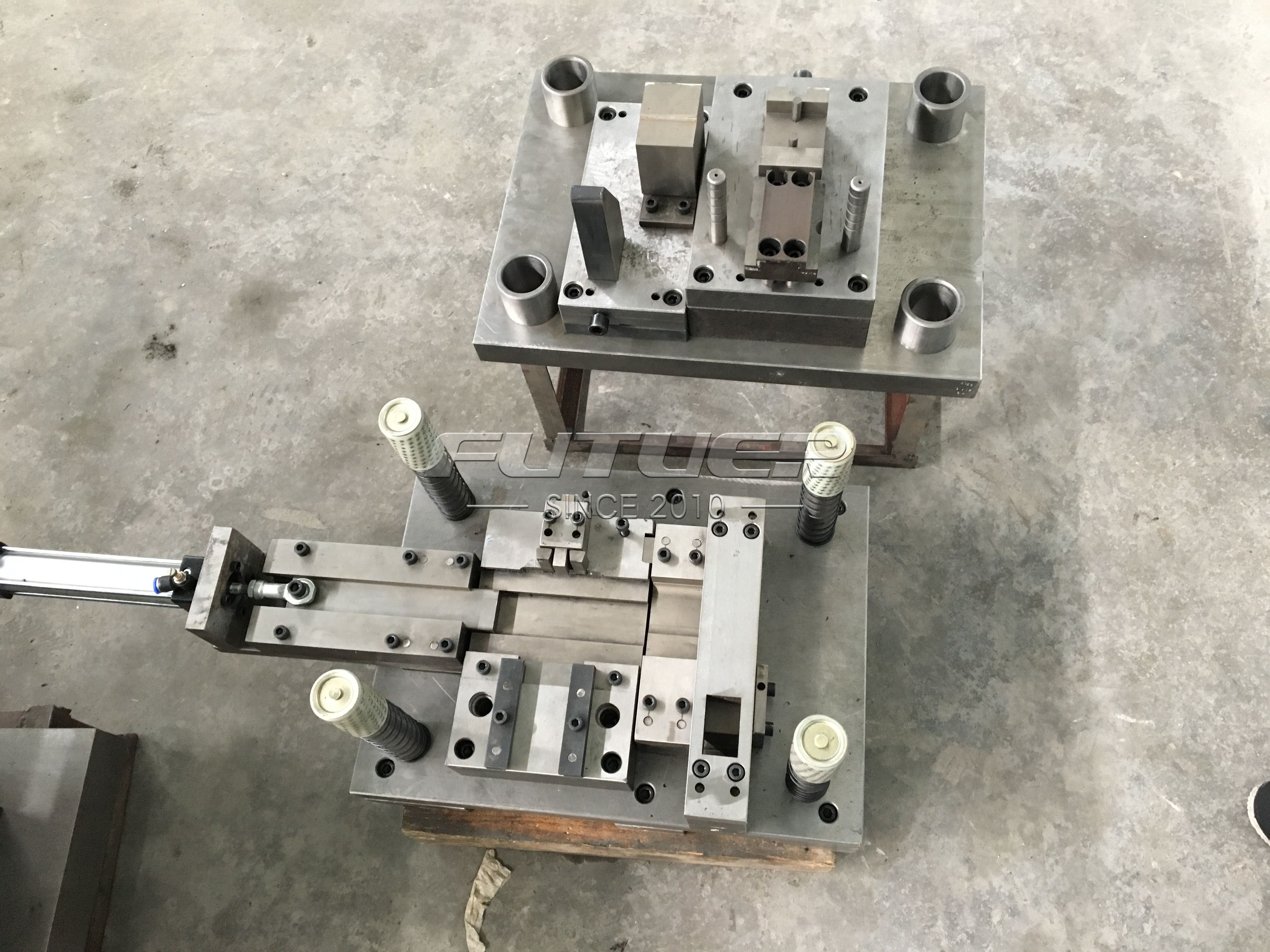 flag_hinge_mold_(1).jpg