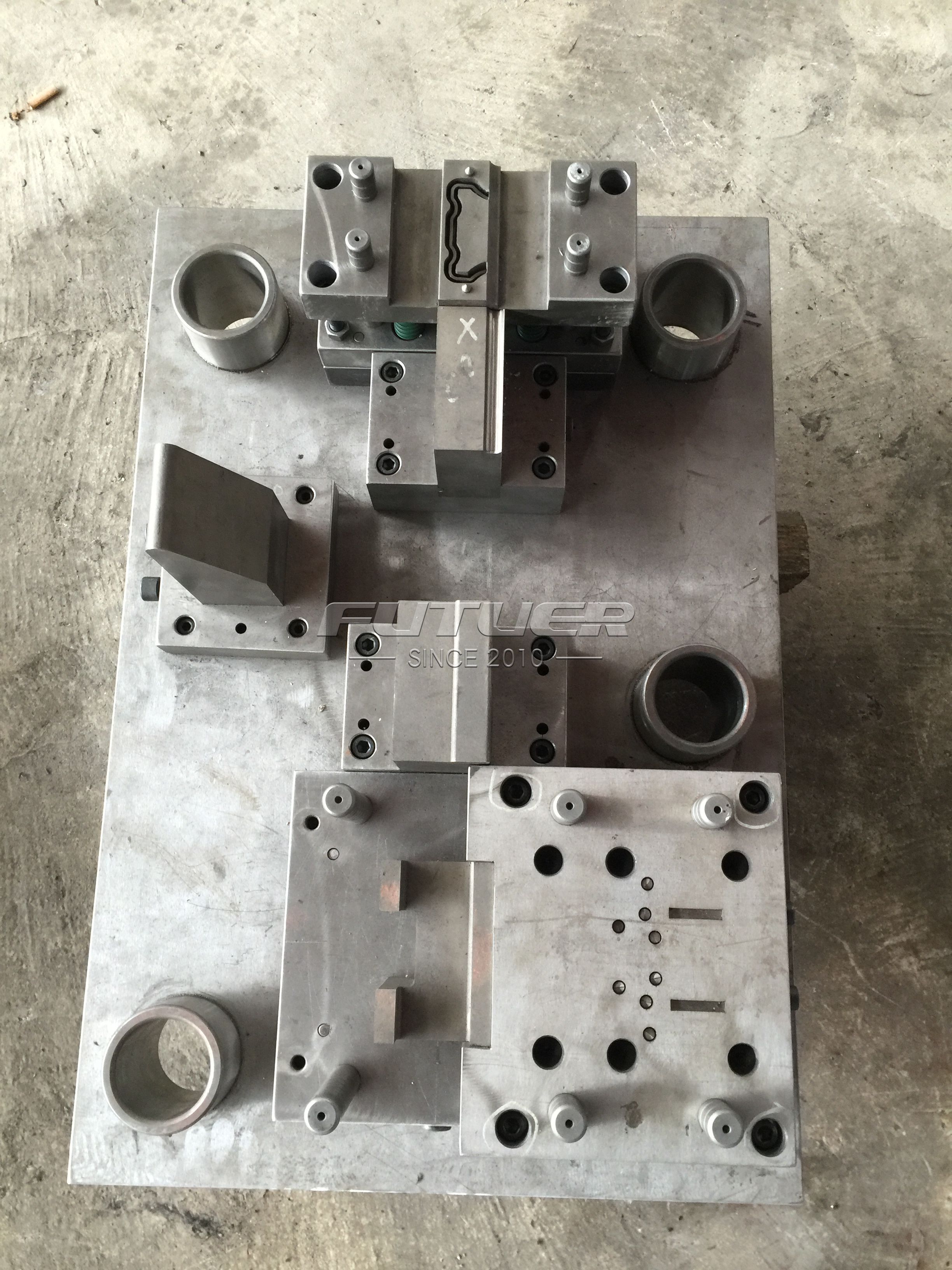 flush_hinge_automatic_mold_(2).jpg