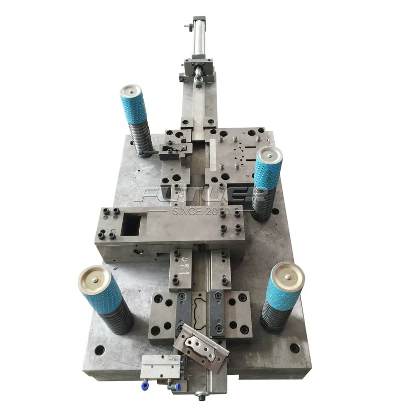 Flush hinge automatic mold