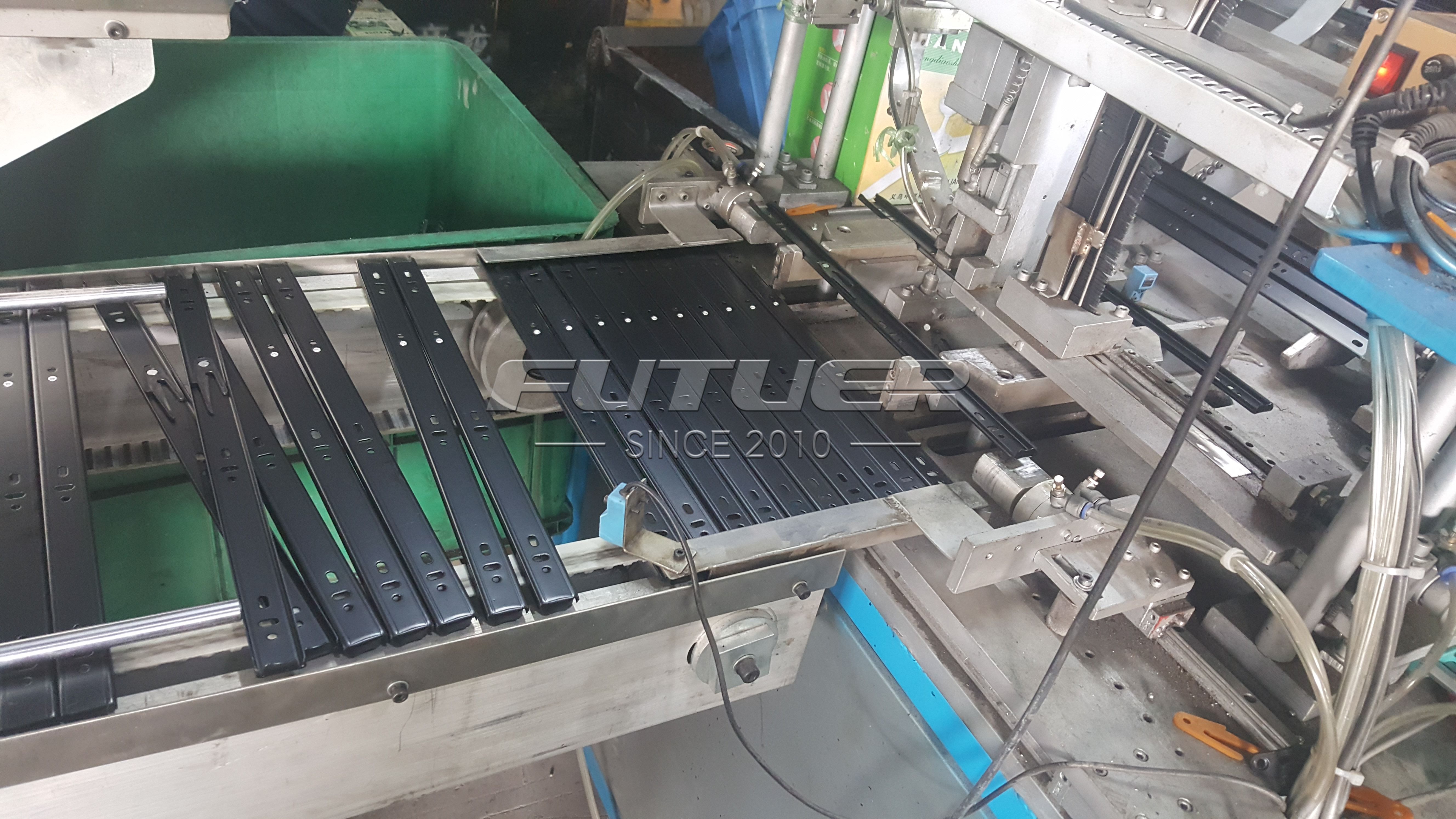 slide_nail_assembly_machine_(2).jpg
