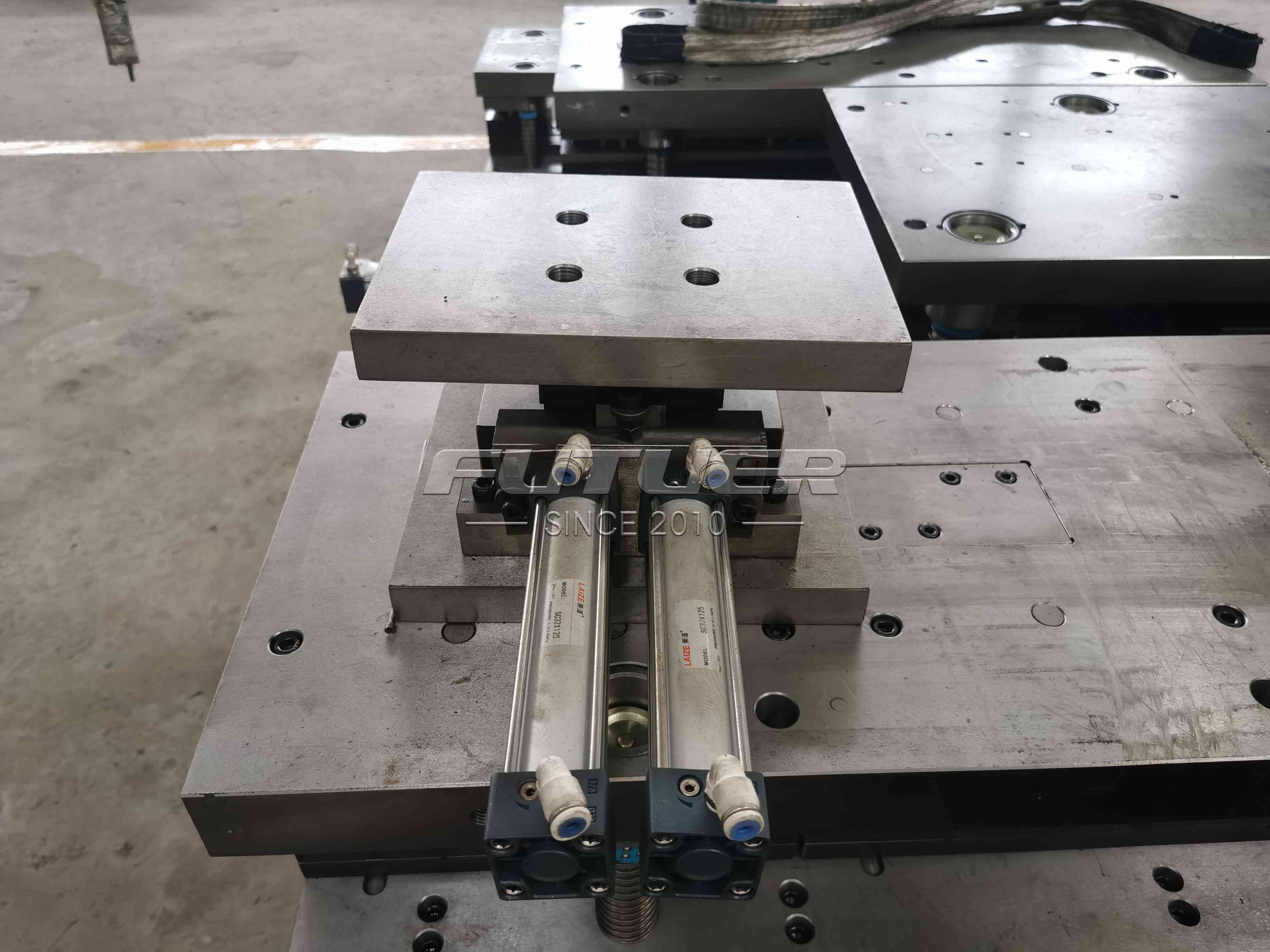 Door And Furniture Hinge Full Round Mould