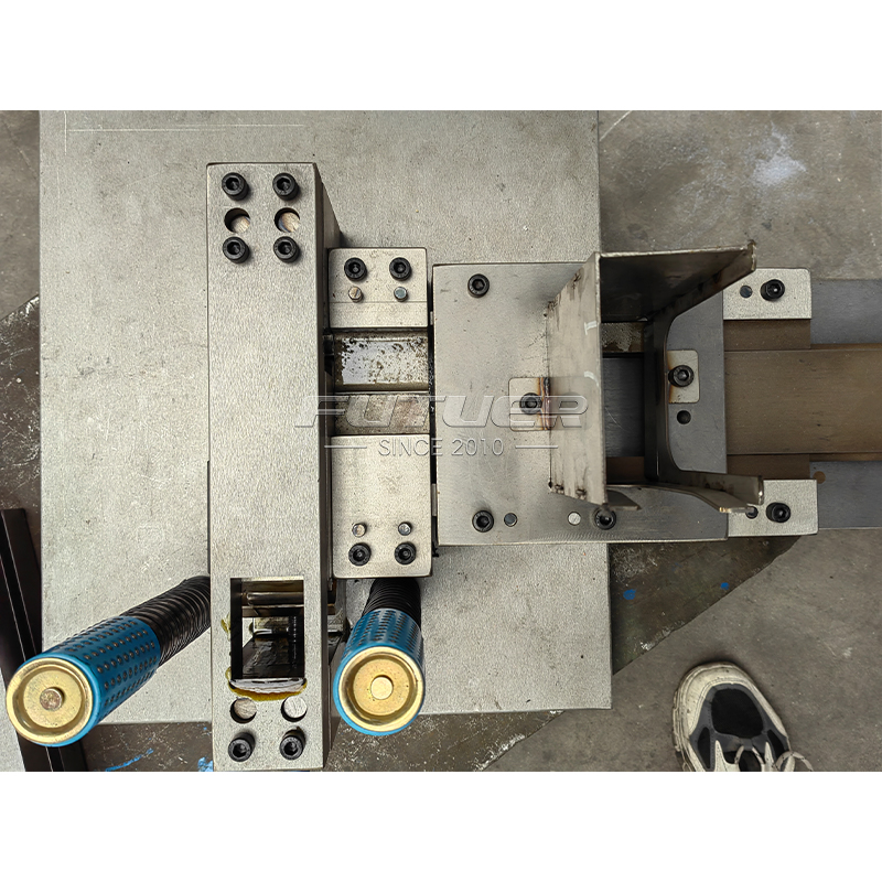 hinge-mould-3.jpg