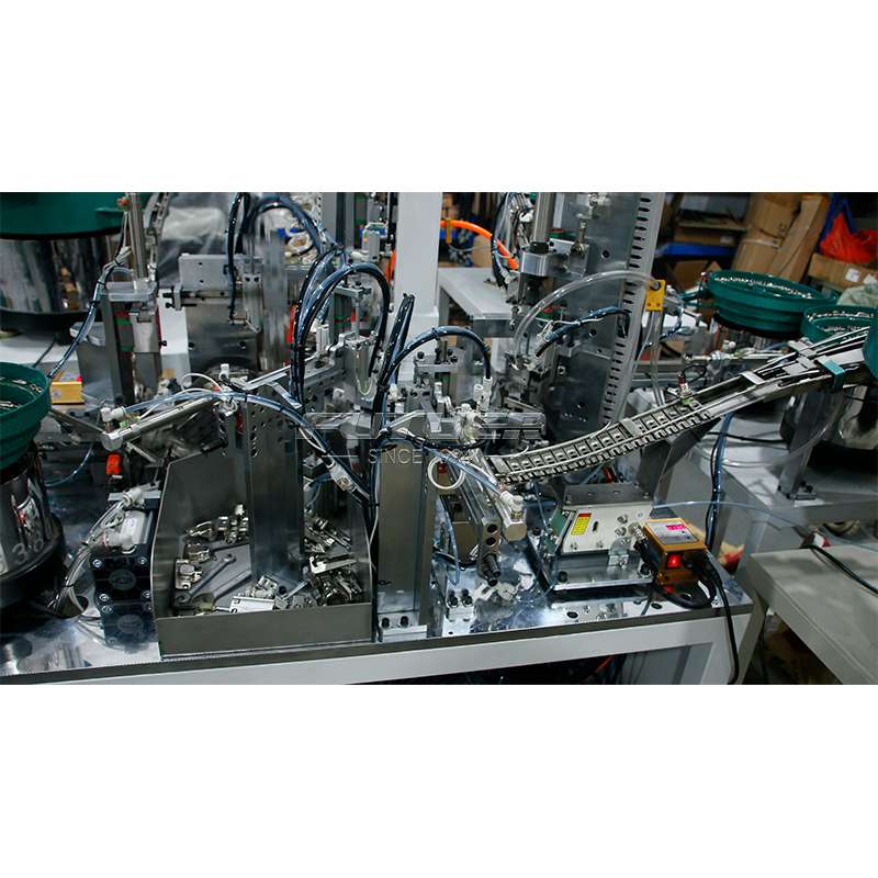 Automatic-assembly-machine4.jpg