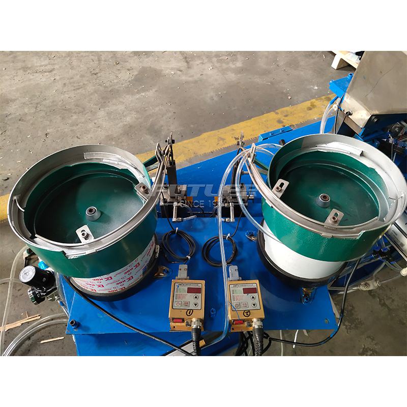 Automatic-hinge-assembly-machine--5.jpg