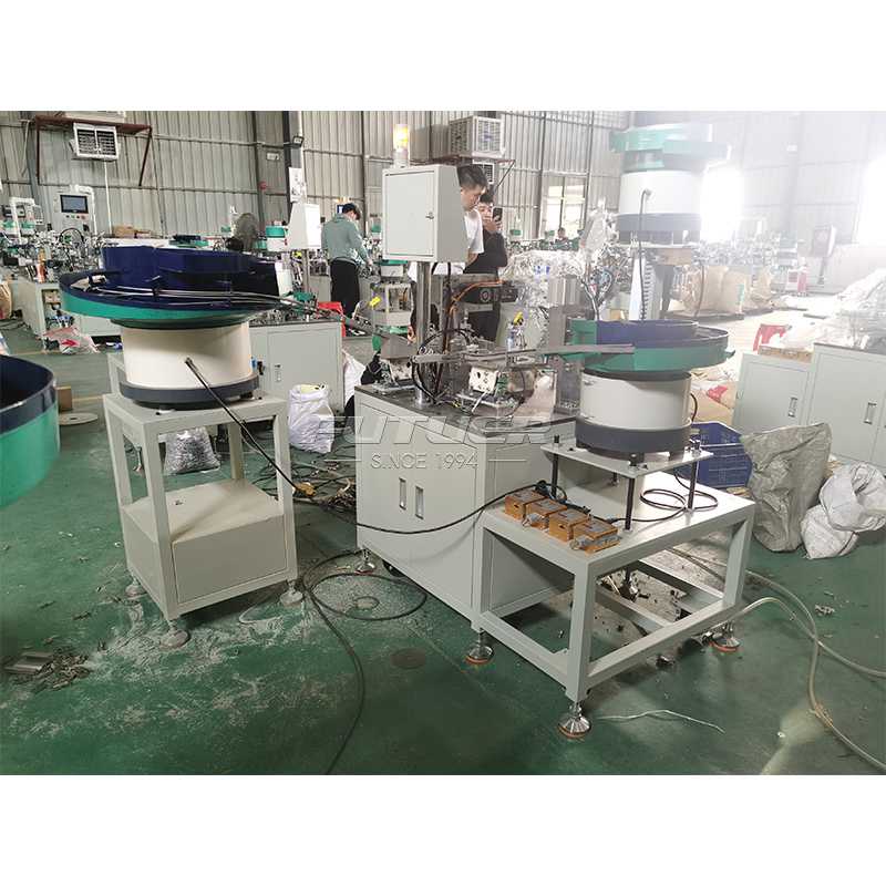 Cabinet-hinge-assembly-machine-1.jpg