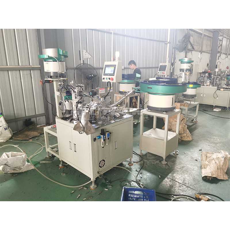 Cabinet-hinge-assembly-machine-4.jpg