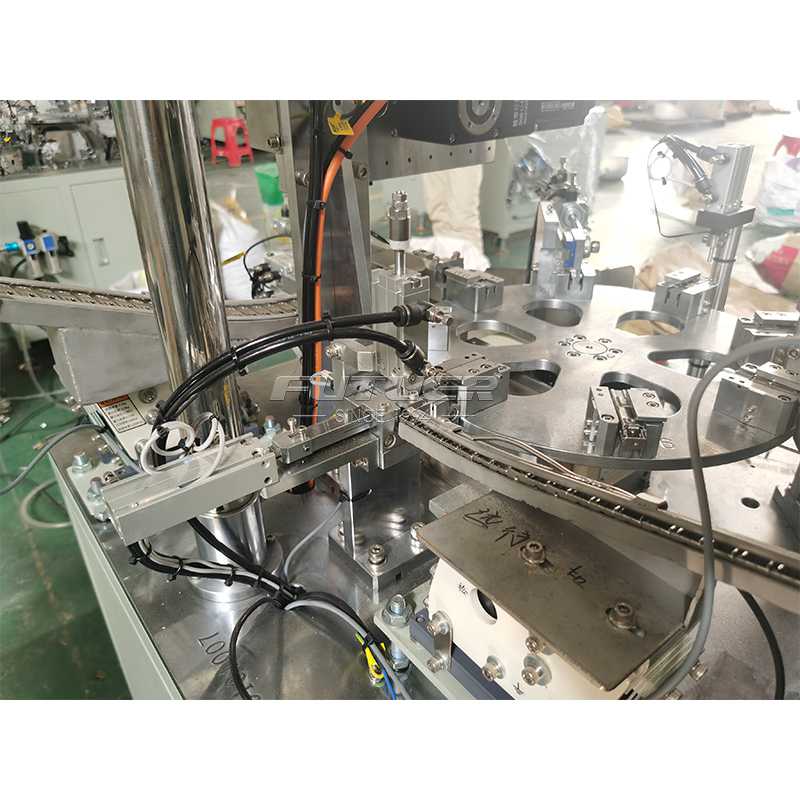 Cabinet-hinge-assembly-machine-5.jpg