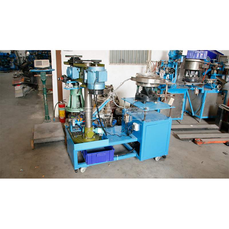 Hinge-Automatic-Tapping-Machine-1.jpg