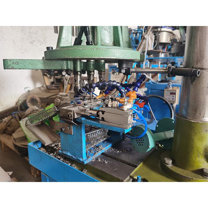 Hinge-Automatic-Tapping-Machine-2.jpg
