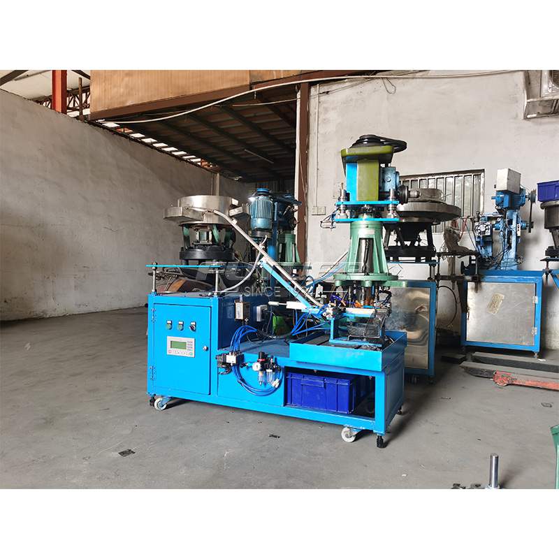 Hinge-Automatic-Tapping-Machine-5.jpg