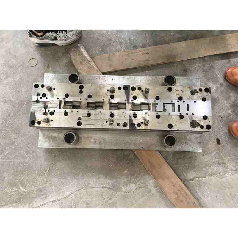 mould-stamping-3.jpg