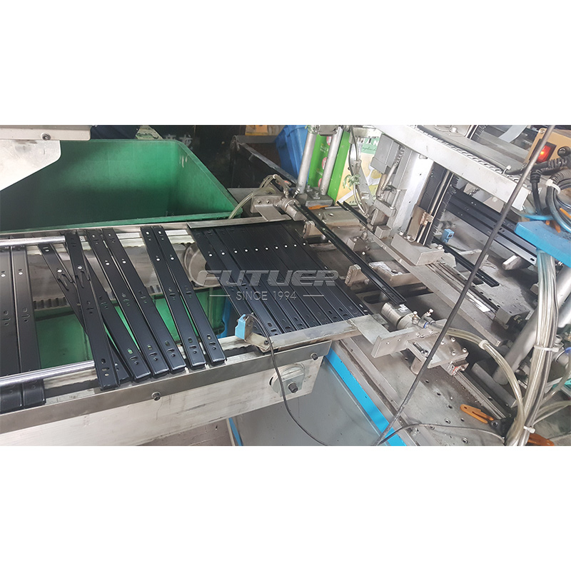 nail-assembly-machine-2.jpg