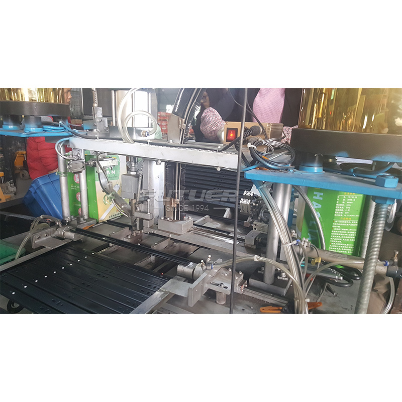 nail-assembly-machine-4.jpg