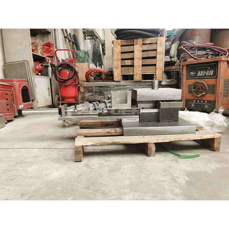 Processing-Hinge-Molds-5.jpg