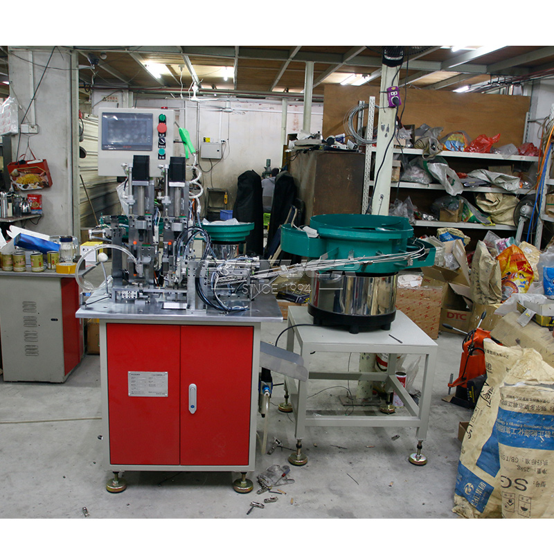 Semi-automatic-screw-machine-4.jpg