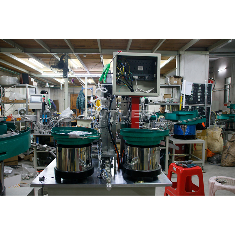Semi-automatic-screw-machine-5.jpg