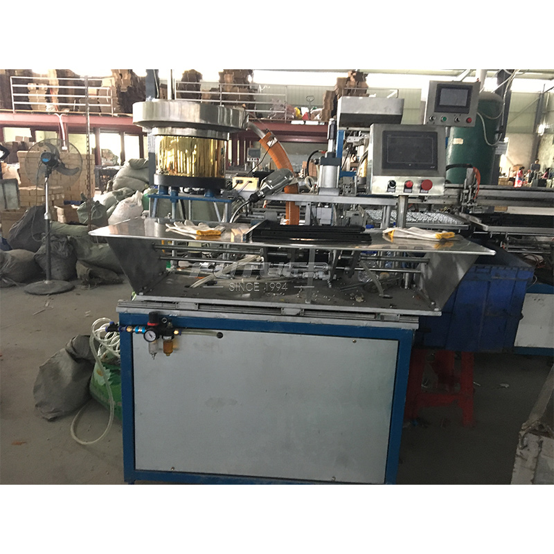 Slide-rail-automatic-riveting-machine-2.jpg