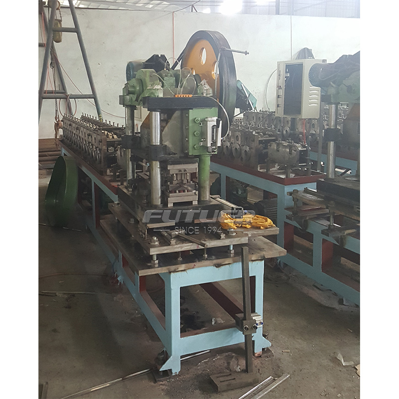 Slide-rail-forming-machine-3.jpg