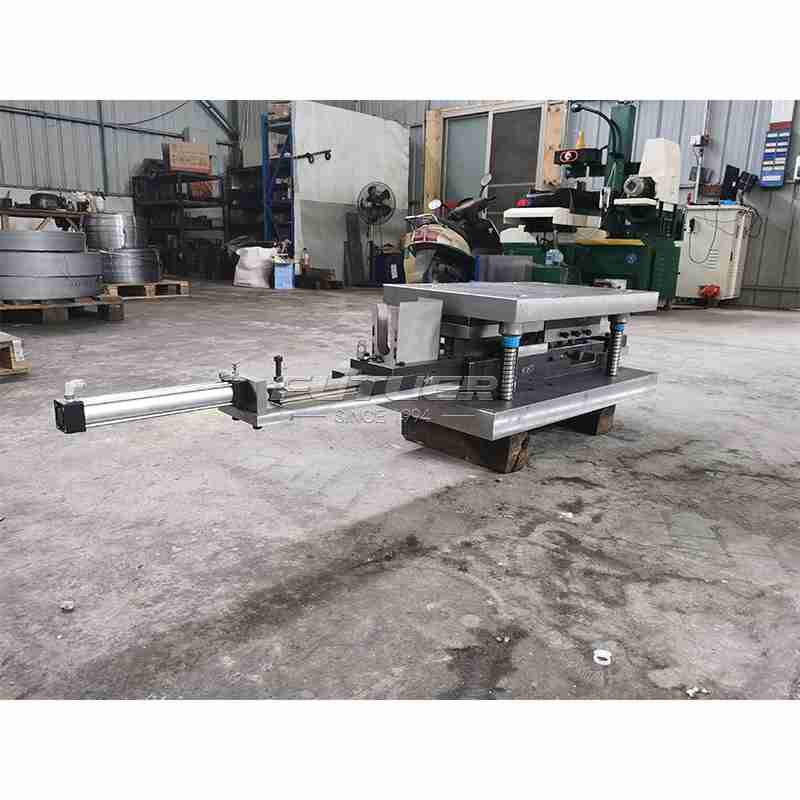 Stamping-Mould-for-Hinge-1.jpg