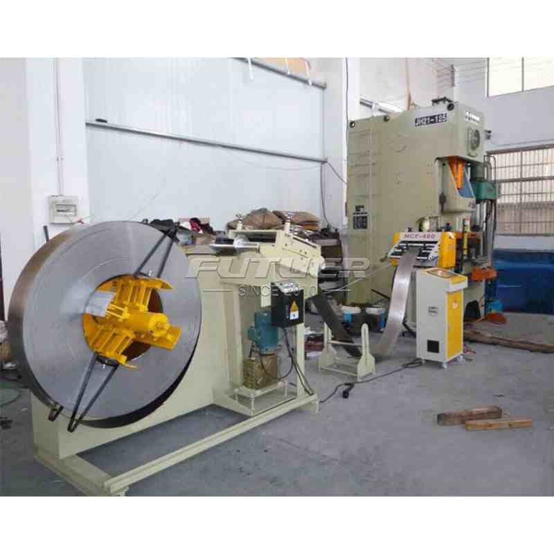 hinge feeding straightening machine