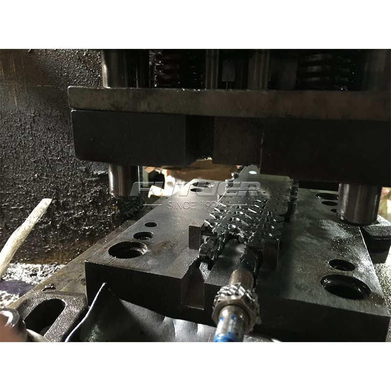 Cabinet-hinge-Triangle-mold-2.jpg