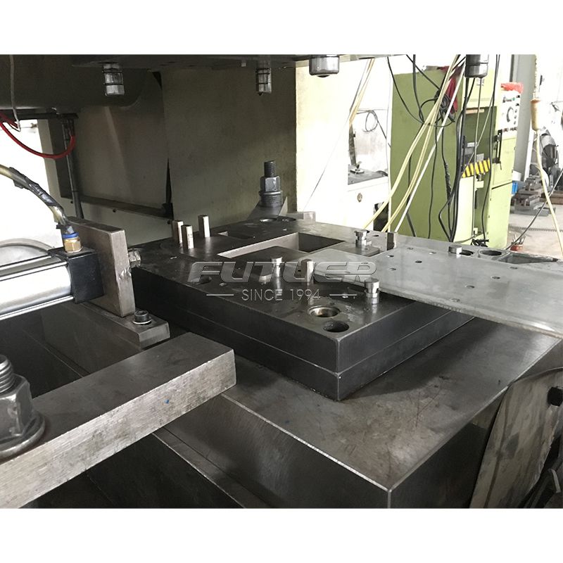 Detachable-Hinge-Cutting-Mold-1.jpg