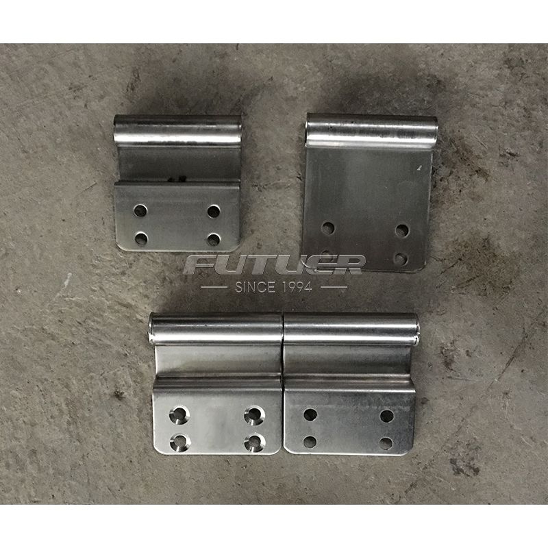 Flag-hinge-with-hole-automatic-mold-4.jpg