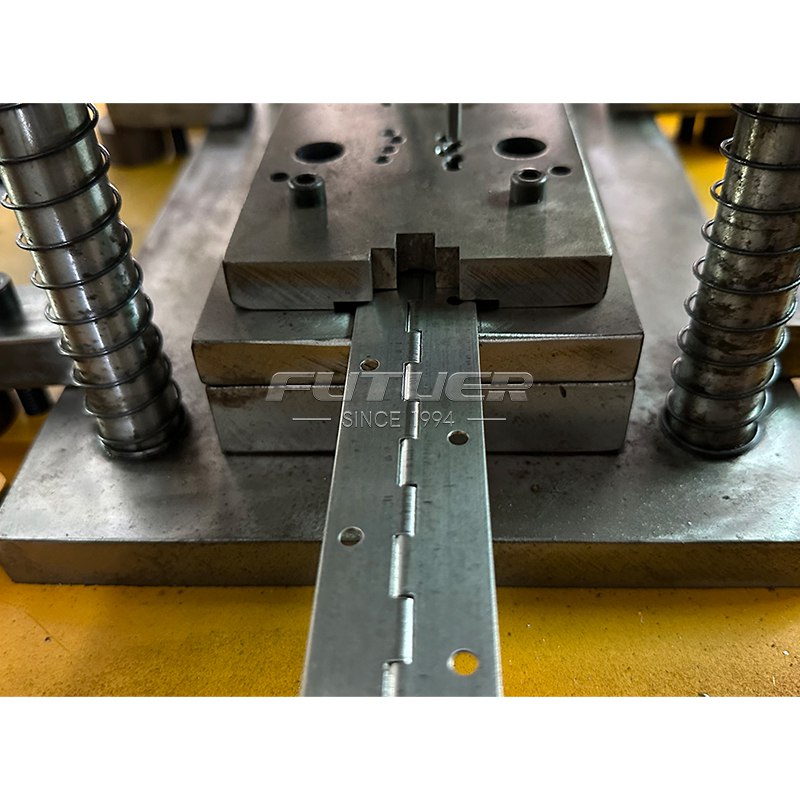 Piano-hinge-machine-3.jpg