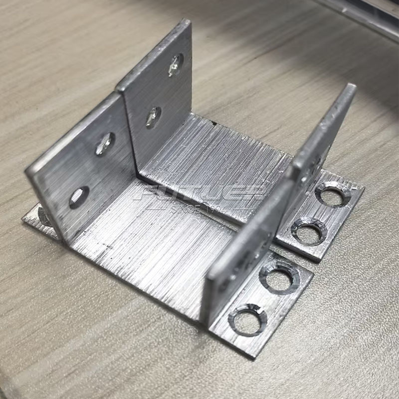 Center support connector corner code corner door and window hardware accessories processing machine-2.jpg